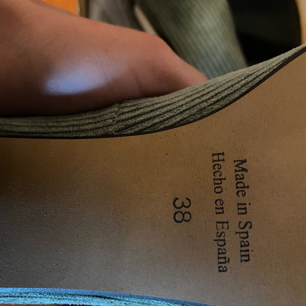Anthropologie Green Corduroy Block Heels - NIB - Picture 2 of 3